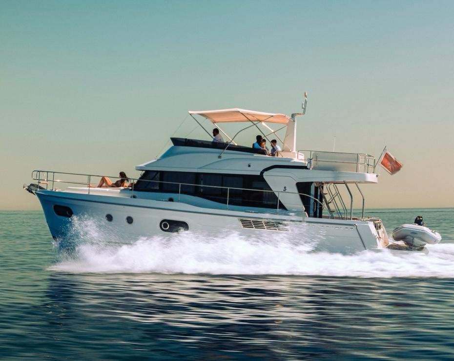 Bandama Swift Trawler 47 underway with bow wave