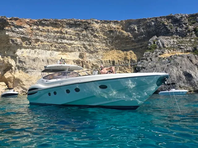 Mint-hull profile against the cliffs